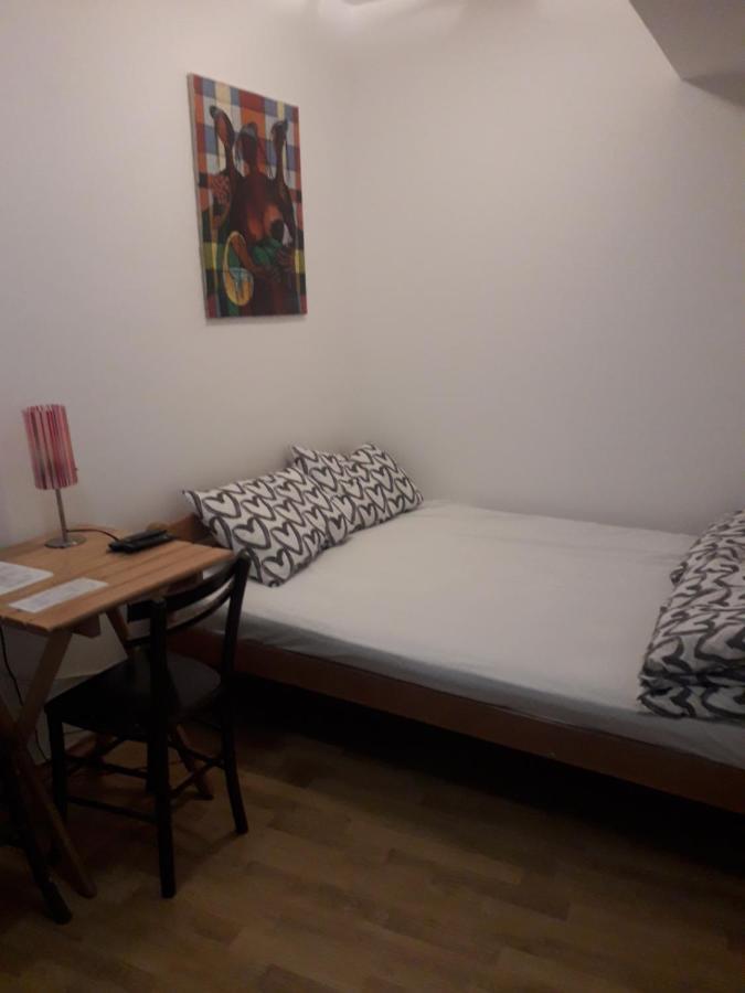 Hotel Jasmin Belgrado Esterno foto