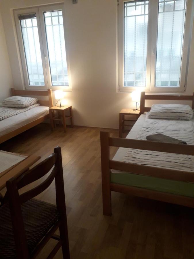 Hotel Jasmin Belgrado Esterno foto