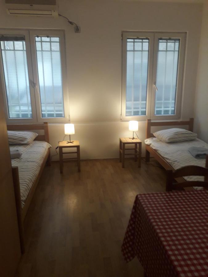 Hotel Jasmin Belgrado Esterno foto
