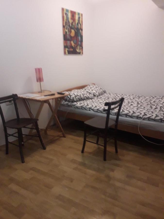 Hotel Jasmin Belgrado Esterno foto